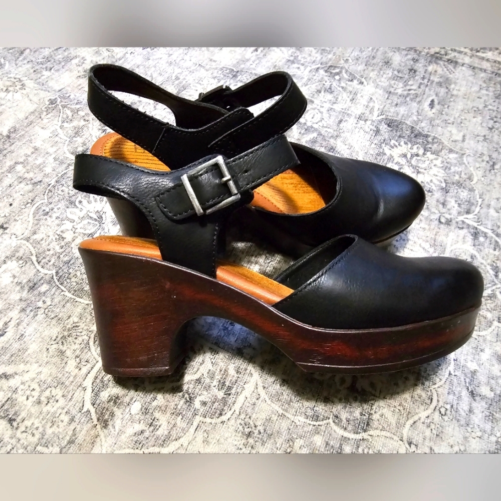 Womens BOC Natasha Heeled Sandals,Clog,Black leather,Size 9